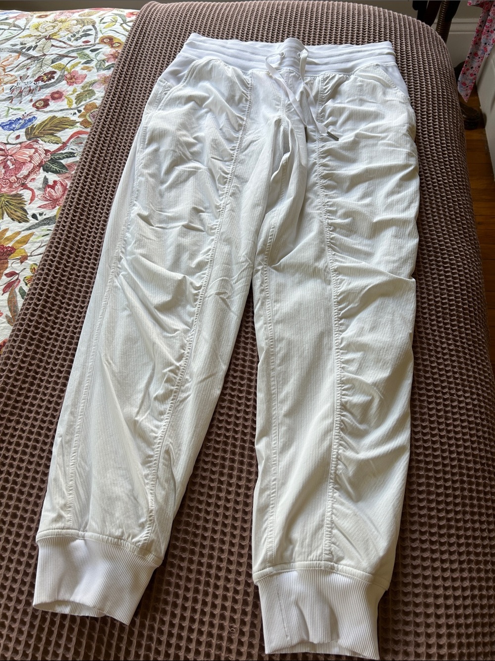 Lululemon white lined studio jogger